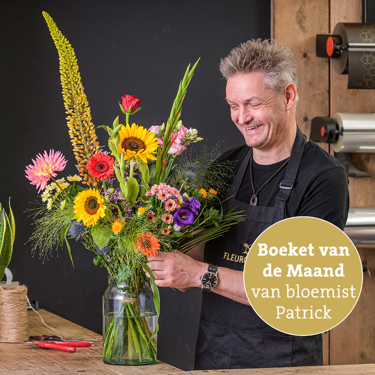 Maandboeket augustus hover
